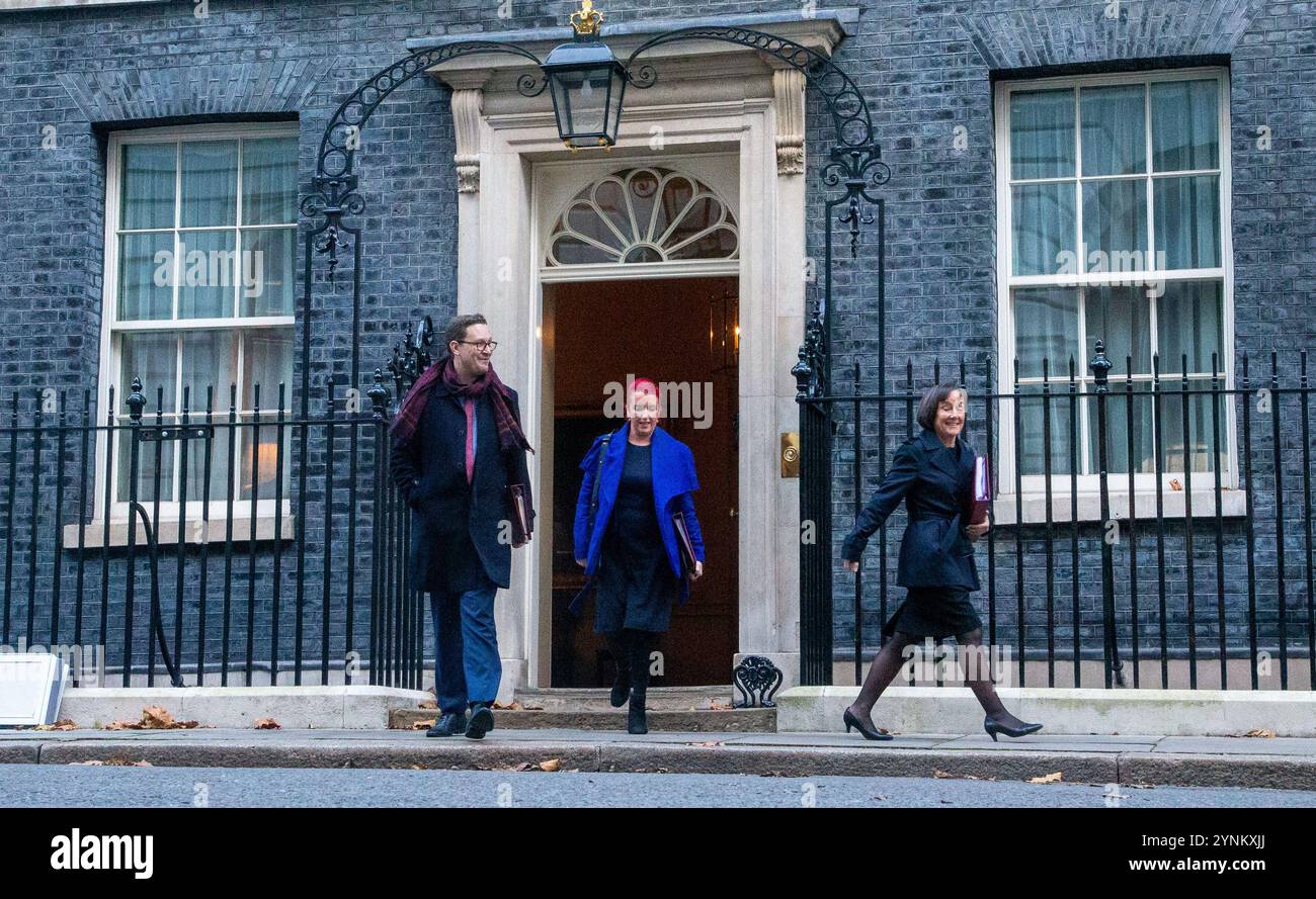 London, England, Großbritannien. November 2024. Finanzminister DARREN JONES, Verkehrsministerin LOUISE HAIGH und Wales-Sekretär JO STEVENS verlassen die Downing Street 10 nach der Kabinettssitzung. (Kreditbild: © Tayfun Salci/ZUMA Press Wire) NUR REDAKTIONELLE VERWENDUNG! Nicht für kommerzielle ZWECKE! Quelle: ZUMA Press, Inc./Alamy Live News Stockfoto