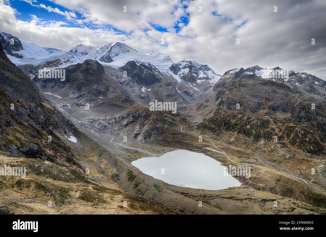 Der Gletscher Steinsee und der Steingletscher in den Urner Alpen (Innertkirchen, Schweiz) in der Nähe des Sustenpasses. Foto vom Oktober 2024. Stockfoto