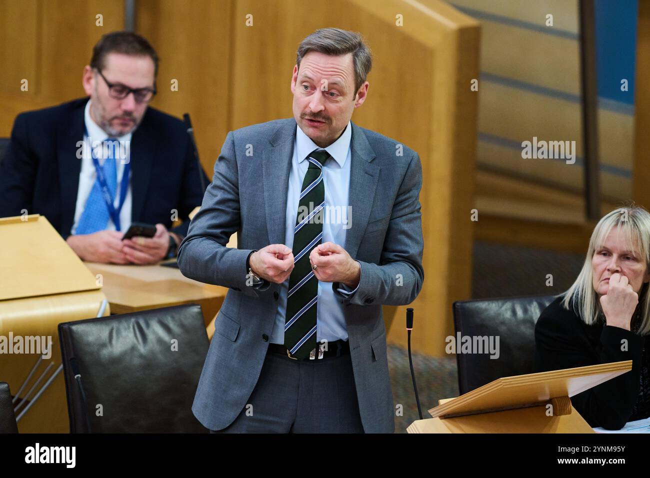 Edinburgh Schottland, Vereinigtes Königreich 26. November 2024. Liam Kerr MSP in der Phase 2 Proceedings on Prisons (Early Release) (Scotland) Bill. Credit sst/alamy Live News Stockfoto