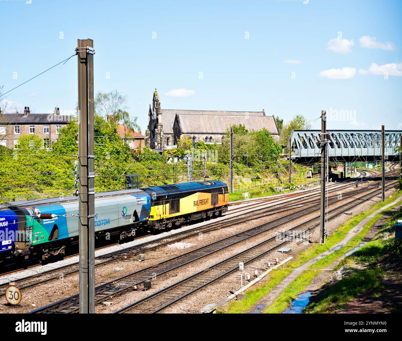 Klasse 60056 im Biomassezug in Holgate, York, Yorkshire, England Stockfoto