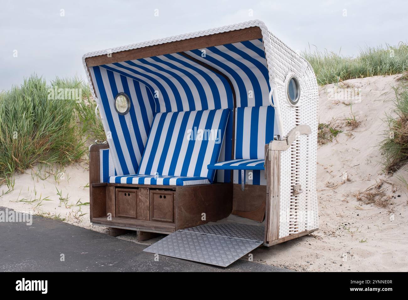 Breite Liege am Sandstrand von Utersum Stockfoto