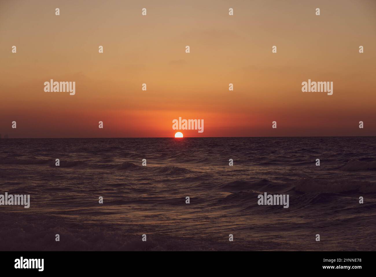 Sonnenuntergang am Strand Stockfoto