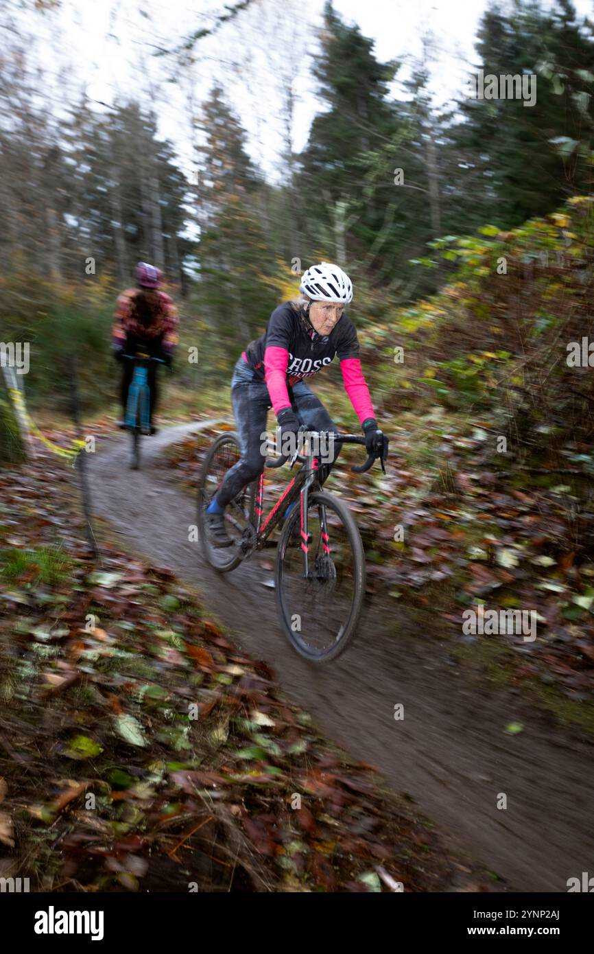 WA26253-00..... WASHINGTON – Cyclocross-Rennen für Damen im North SeaTac Park, Stadt SeaTac. Kat. 3-4 /40+ 50+ 60+ Vicky Spring MR#S1 Stockfoto