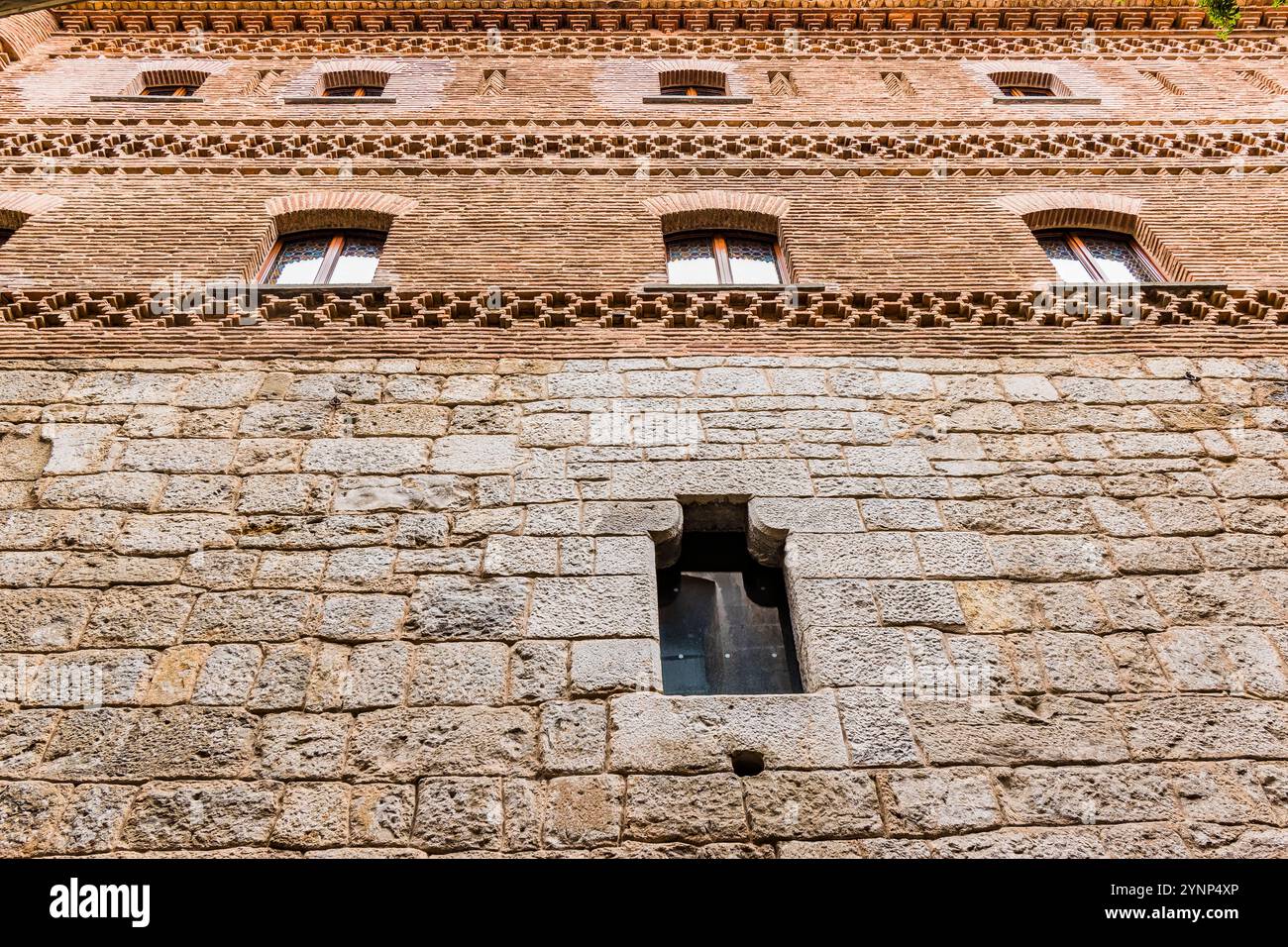 Fassadenturm Haus der Familie Loyola. Das Gebäude stammt aus dem 14. Und 15. Jahrhundert. Heiligtum von Ignatius von Loyola. Azpeitia, Guipúzcoa, Pa Stockfoto