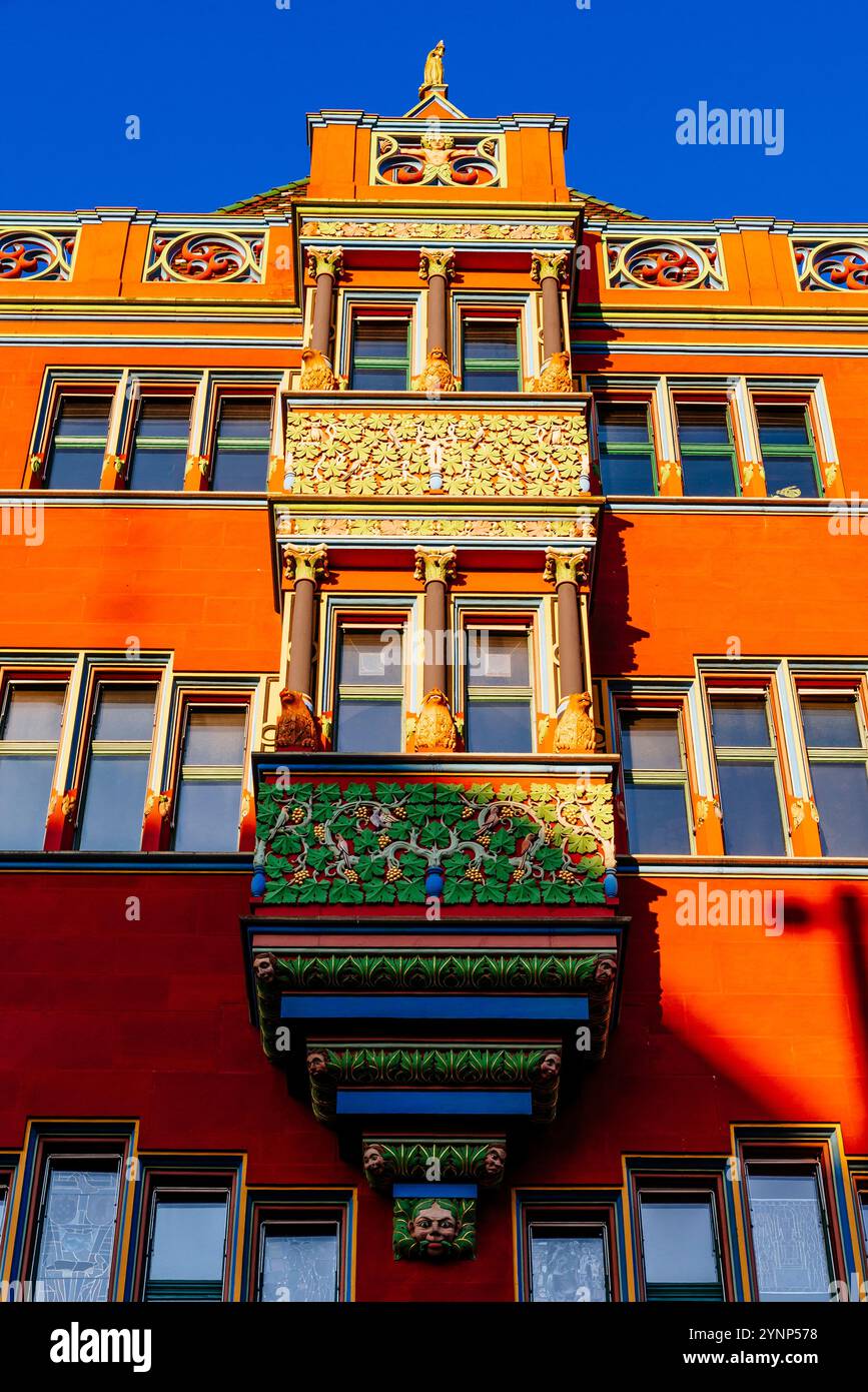 Das Basler Rathaus ist ein 500 Jahre altes Gebäude am Marktplatz in Basel, Kanton Basel-Stadt, Schweiz, Europa. Stockfoto