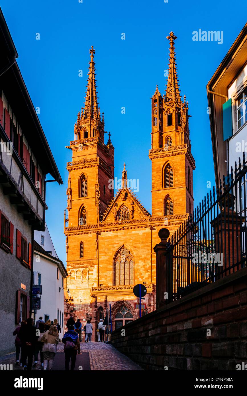 Das Basler Münster ist ein Kirchengebäude in der Schweizer Stadt Basel, ursprünglich katholischer Dom und heute reformierte evangelische Kirche. Basel, Canto Stockfoto