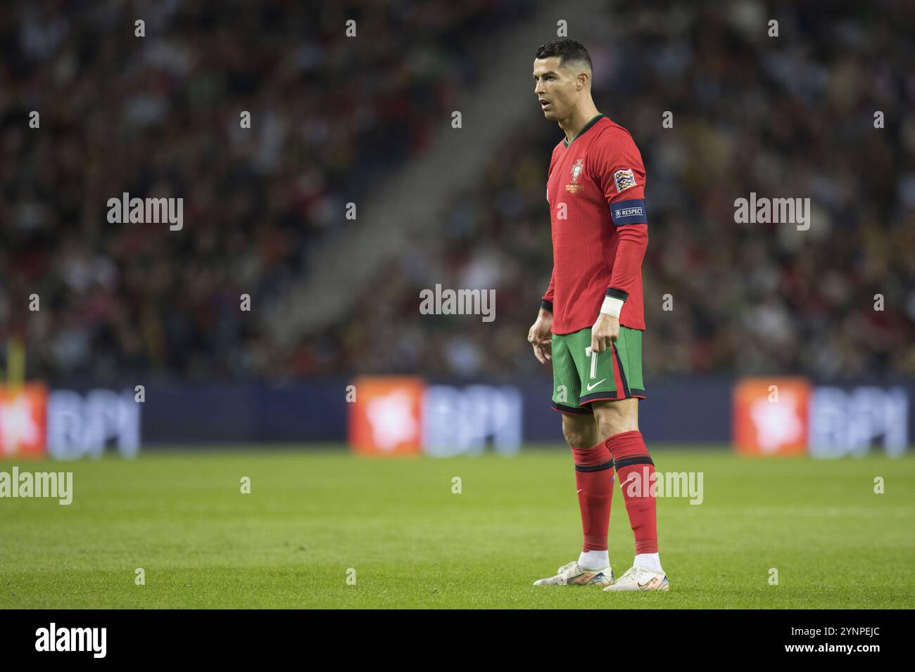 Fußballspiel, Kapitän Cristiano RONALDO CR7 Portugal vor dem Freistoß mit Blick auf das Tor, Sequenz 12, Estadio do Dragao, Porto, Portuga Stockfoto