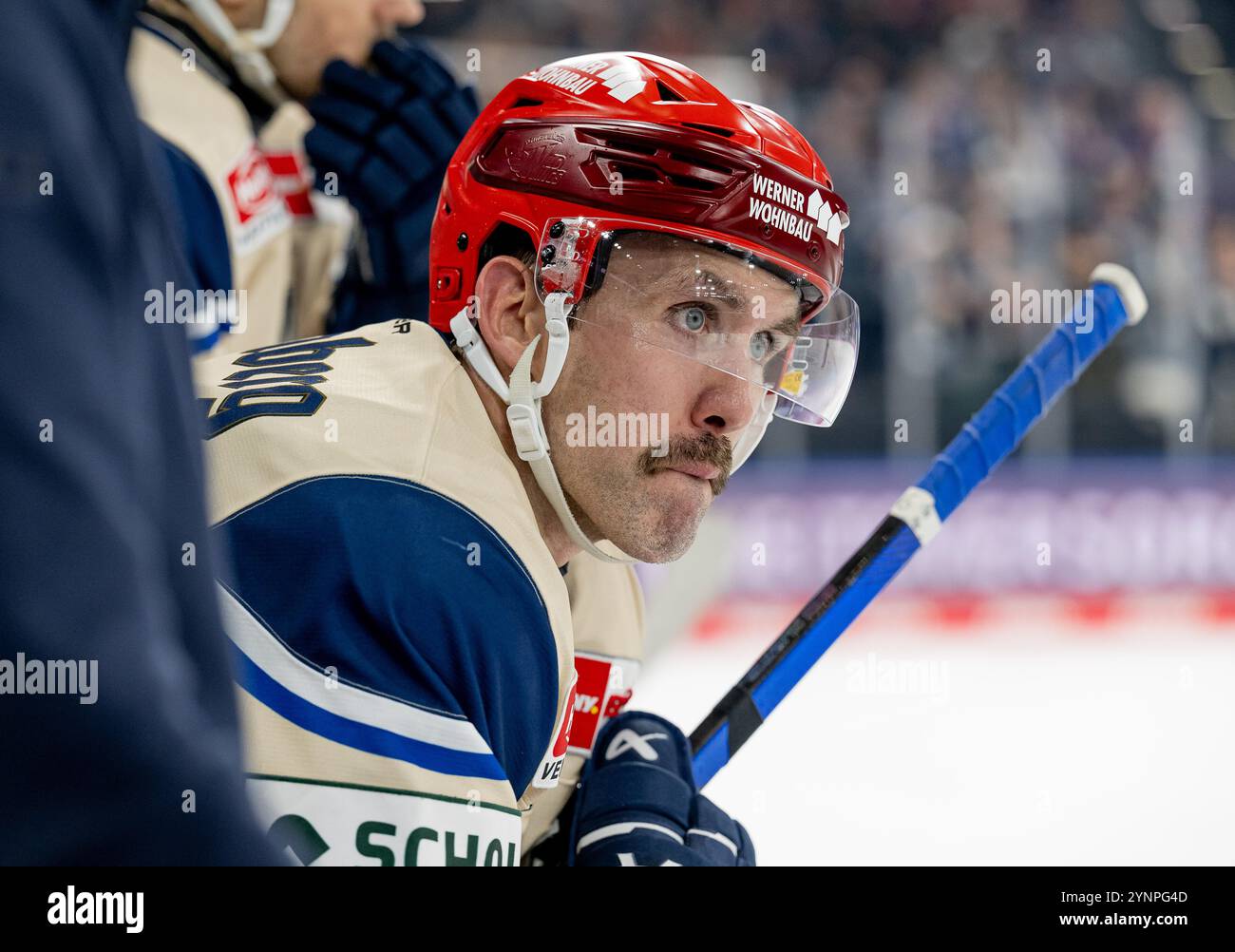 Daryl Boyle (Schwenninger Wild Wings, Nr. 6). GER, EHC Red Bull München vs. Schwenninger Wild Wings, Eishockey, DEL, 20. Spieltag, Saison 2024/2025, 26.11.2024. Foto: Eibner-Pressefoto/Heike Feiner Stockfoto