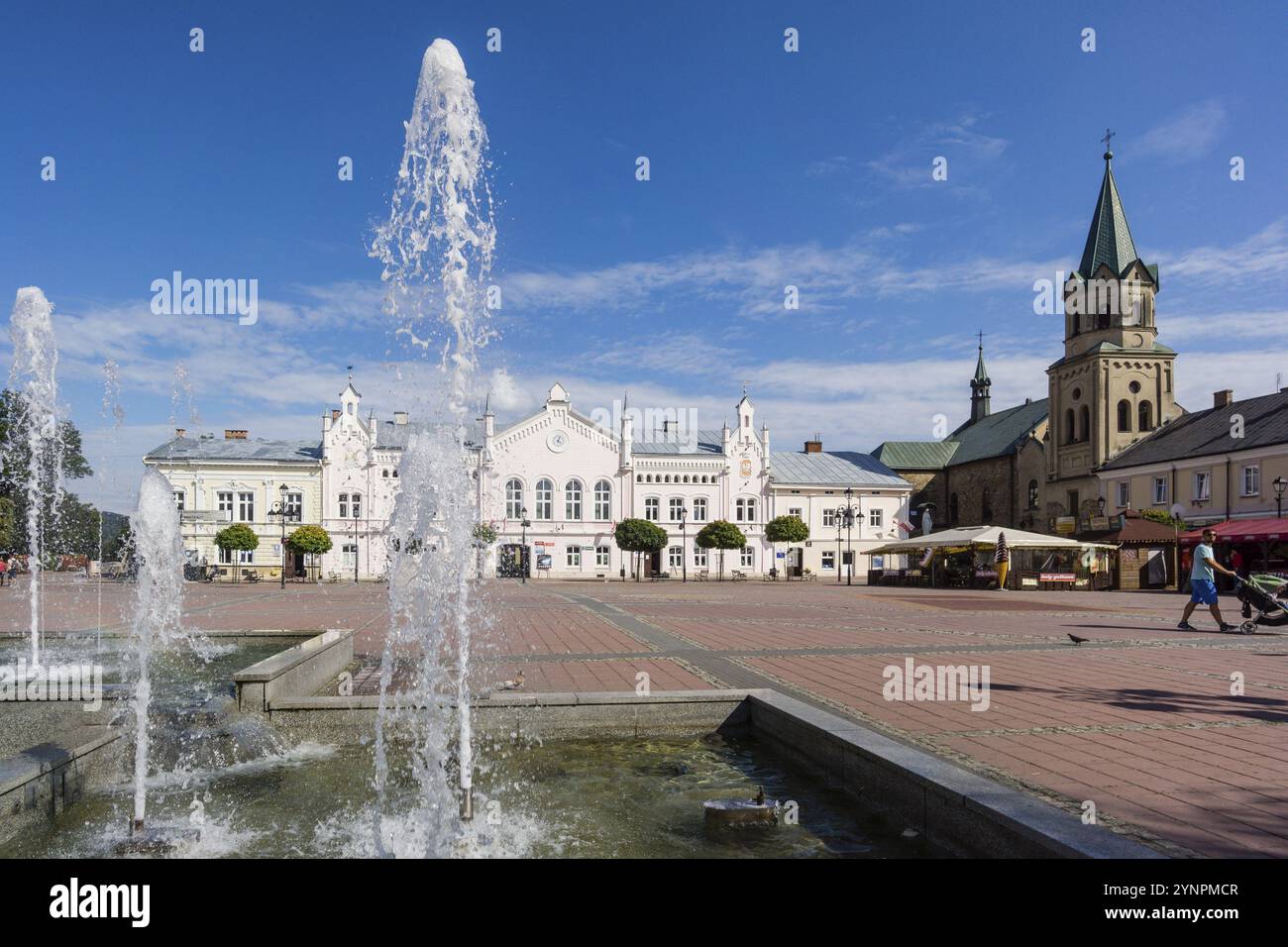 Franziskanerkirche und ehemaliges Rathaus, Marktplatz, Sanok, Woiwodschaft Unterkarpaten, Polen, osteuropa, Europa Stockfoto