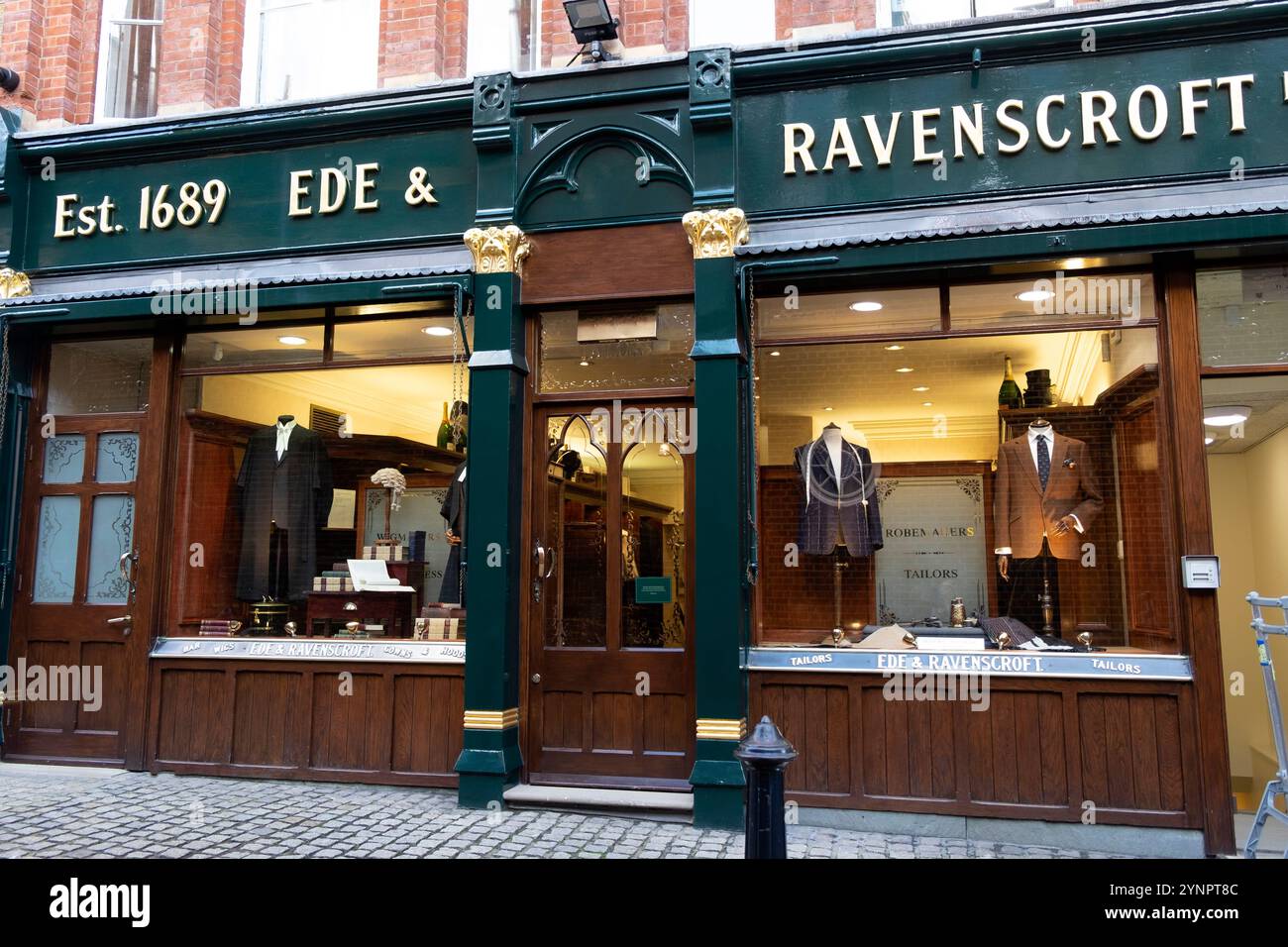 EDE & Ravenscroft Richter Barrister Perücken Perücken Perücken Perücken und Legal Schneider auf der Chancery Lane Außenansicht des Geschäfts London England WC2 KATHY DEWITT Stockfoto