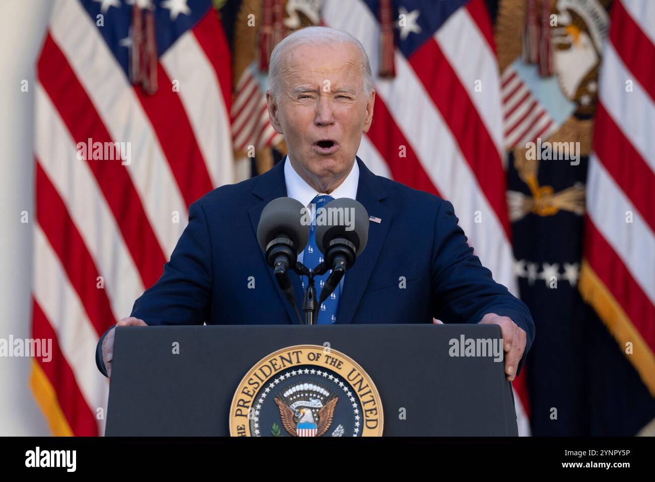 Washington, Usa. November 2024. US-Präsident Joe Biden gibt eine Erklärung ab, nachdem Israel und Libanons vom Iran unterstützte Miliz Hisbollah am Dienstag, den 26. November 2024, im Weißen Haus in Washington, DC, einem von den USA vermittelten Waffenstillstand zugestimmt hatten. Foto: Chris Kleponis/UPI Credit: UPI/Alamy Live News Stockfoto