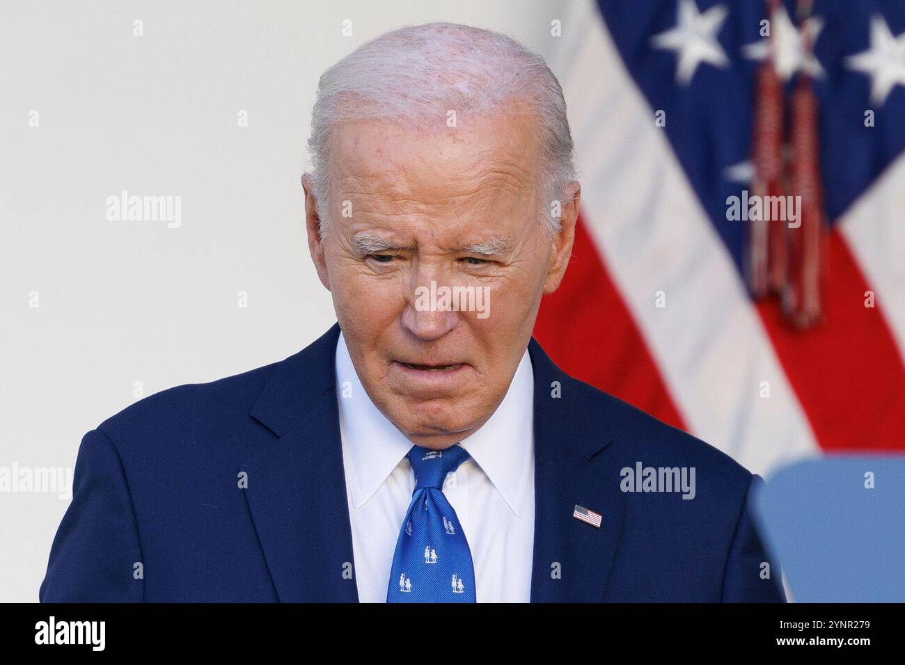 Washington, Usa. November 2024. Präsident Joe Biden gibt auf einer Pressekonferenz im Rosengarten des Weißen Hauses in Washington DC eine Rede: Präsident Biden gibt bekannt, dass Israel und die Hisbollah einen Waffenstillstand vereinbart haben. (Foto: Aaron Schwartz/SIPA USA) Credit: SIPA USA/Alamy Live News Stockfoto