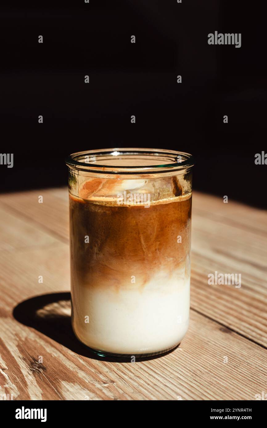 Eiskaffee im Glas. Stockfoto