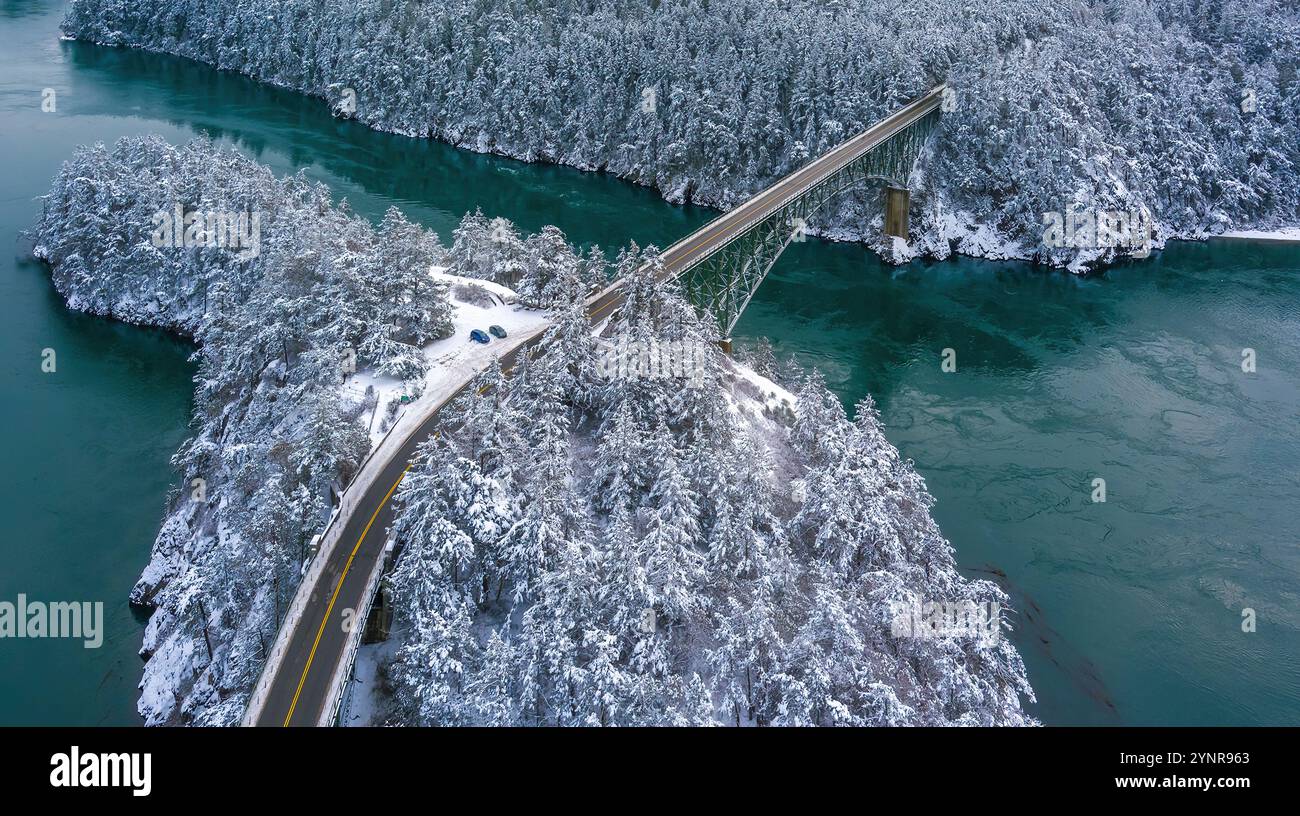 Aerial Deception Pass Bridge Snowscape Stockfoto