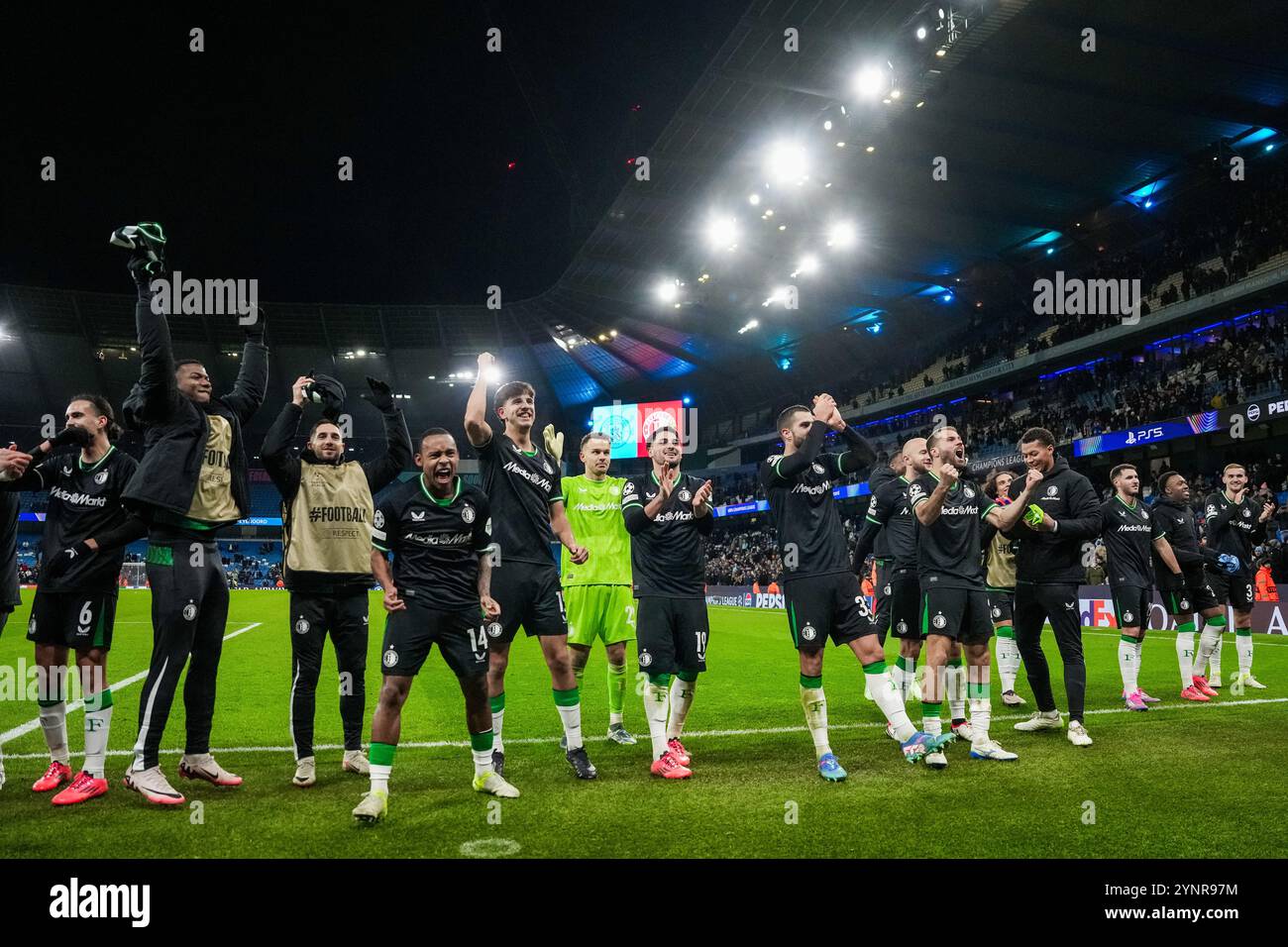 Manchester – Ramiz Zerrouki aus Feyenoord, Jeyland Mitchell aus Feyenoord, Luka Ivanusec aus Feyenoord, Igor Paixao aus Feyenoord, Facunda Gonzalez aus Feyenoord, Timon Wellenreuther aus Feyenoord, Julian Carranza aus Feyenoord, David Hancko aus Feyenoord, Gernot 2024 2025 Das Spiel findet zwischen Manchester City und Feyenoord im Etihad Stadium On statt Stockfoto