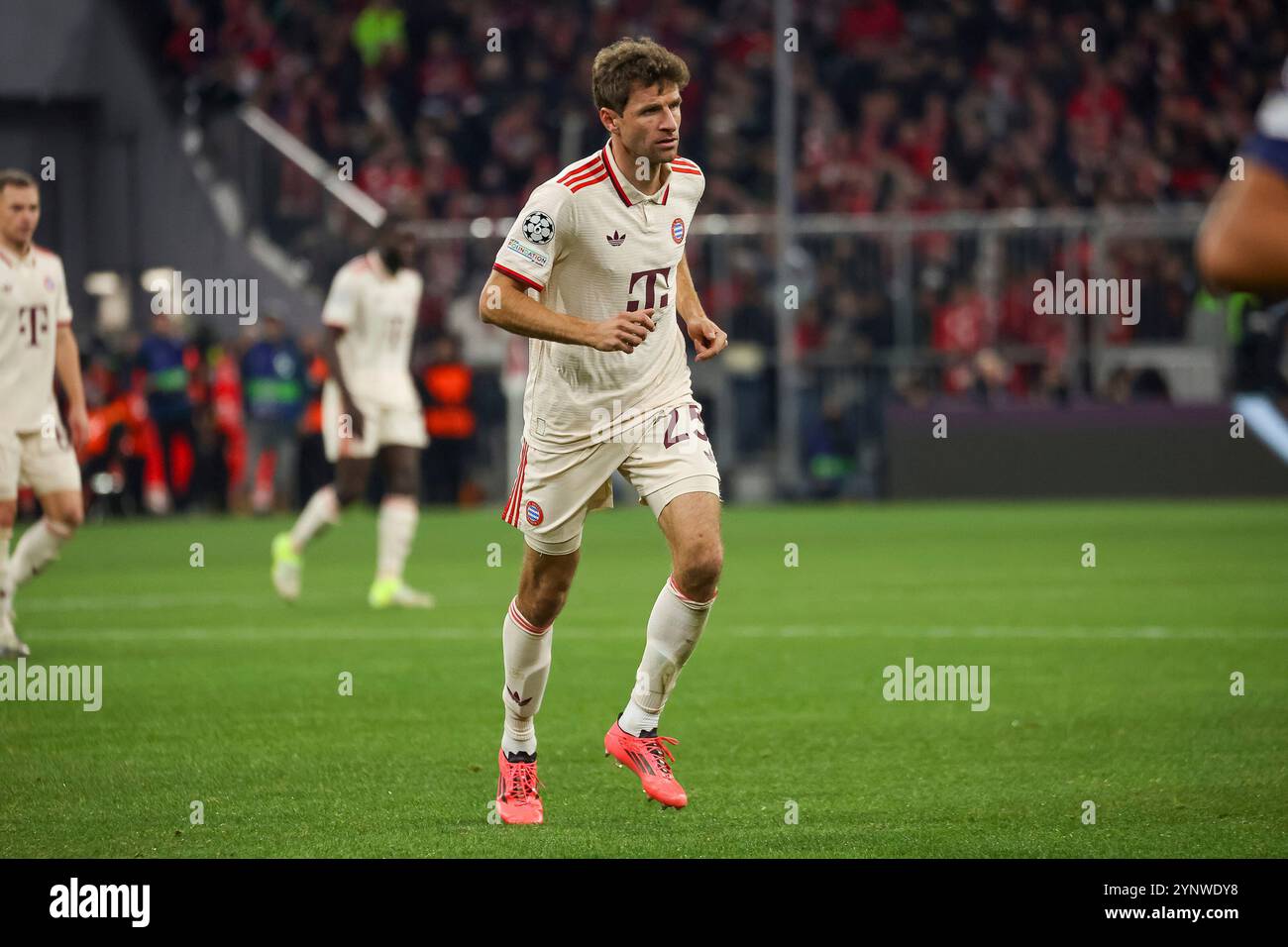 München, Deutschland. November 2024. Thomas Mueller (FC Bayern München, #25), GER, FC Bayern München (FCB) gegen Paris Saint Germain (PSG), Fussball, UEFA Champions League, 5. Spieltag, Spielzeit 2024/2025, 26.11.2024, Foto: Eibner-Pressefoto/Jenni Maul Credit: dpa/Alamy Live News Stockfoto