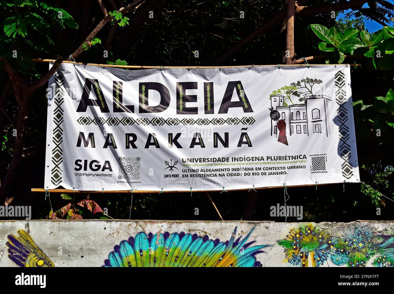 RIO DE JANEIRO, BRASILIEN – 26. November 2024: Aldeia Marakanã (indigenes Dorf Marakanã), multiethnische indigene Universität Stockfoto