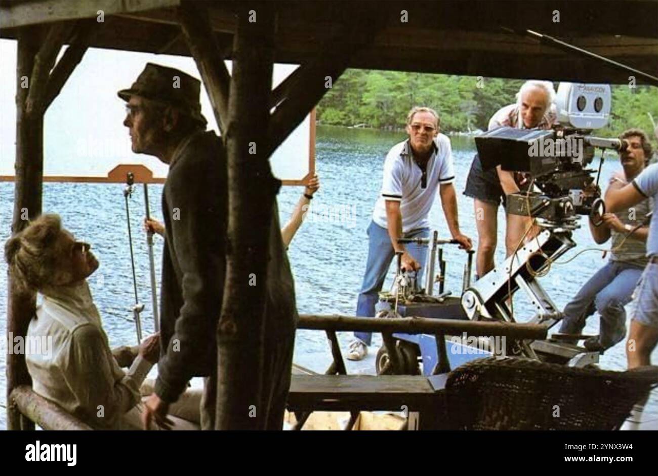 AUF GOLDEN POND 1981 Film Universal Pictures mit Katherine Hepburn links mit Henry Fonda Stockfoto