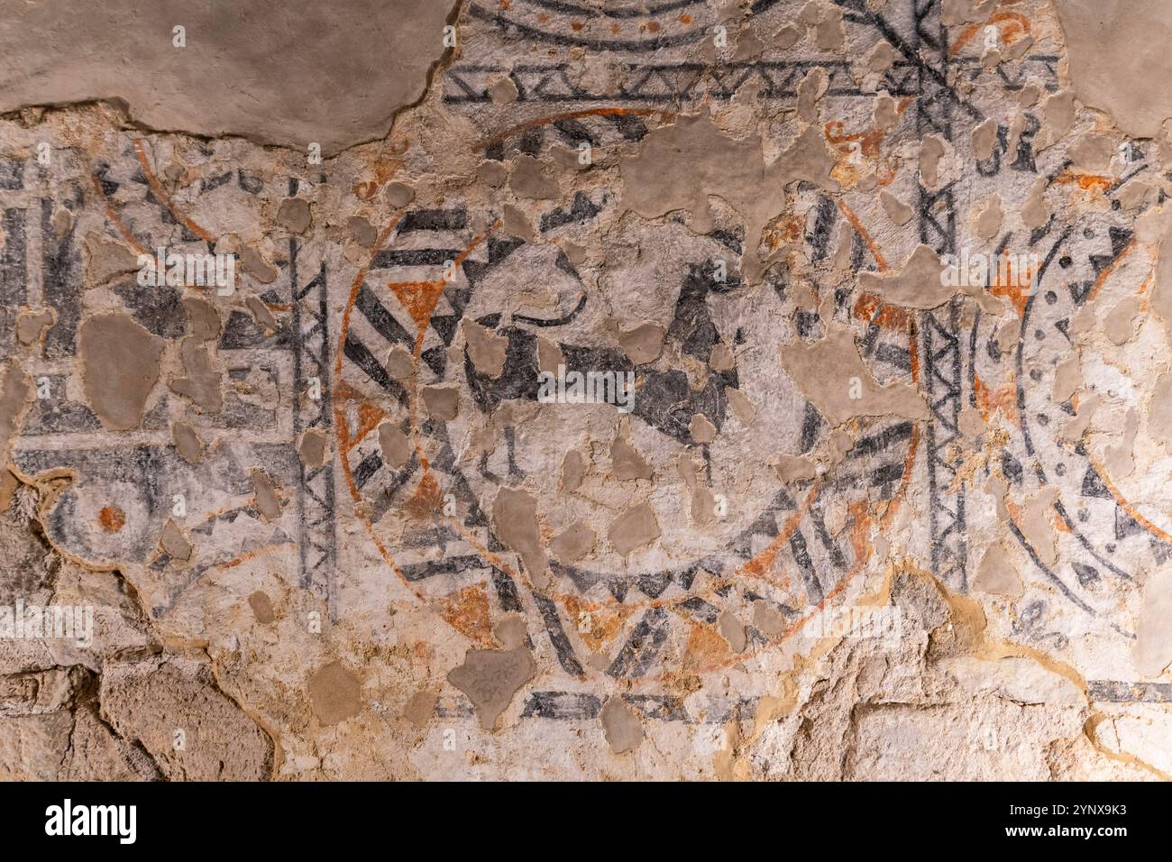 Reste von Wandmalereien von Löwen in Kreisen, vorromanischer Tempel von Santa María de Wamba, 10. Jahrhundert, Region Montes Torozos, Valladolid, CA Stockfoto