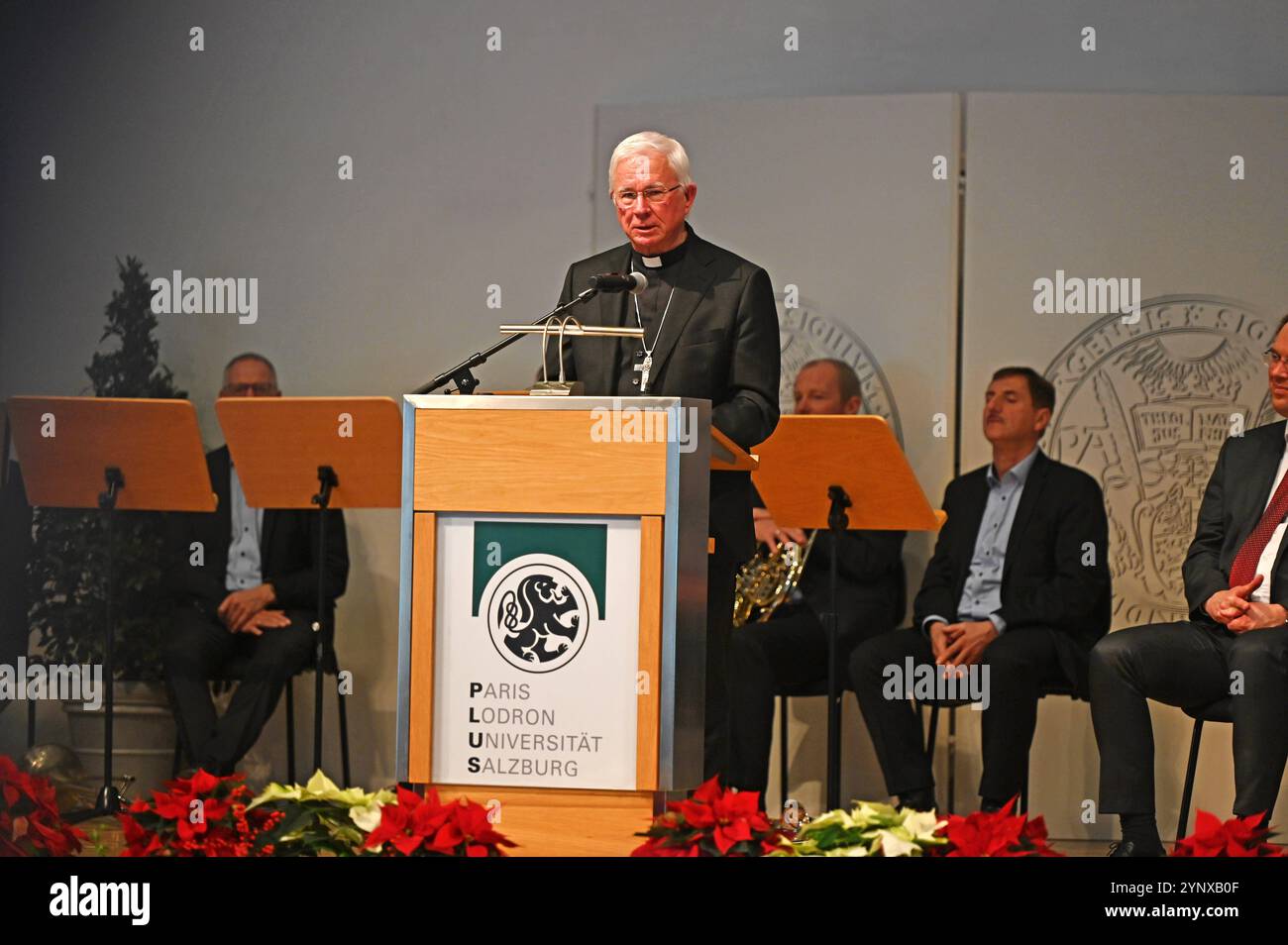 Erzbischof Franz Lackner, Einweihung, neuer Rektor, Prof Dr. Bernhard Fügenschuh, Paris Lodron Universität, Salzburg, Manfred Siebinger *** Erzbischof Franz Lackner, Einweihung, neuer Rektor, Prof Dr. Bernhard Fügenschuh, Paris Lodron Universität, Salzburg, Manfred Siebinger Stockfoto