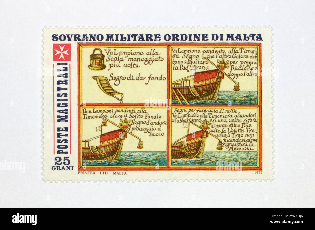 Briefmarke, die 1977 vom Souveränen Malteserorden in Italien zum Thema "Ancient Martime Signalling", Briefmarkensammelhobjekt herausgegeben wurde. Stockfoto