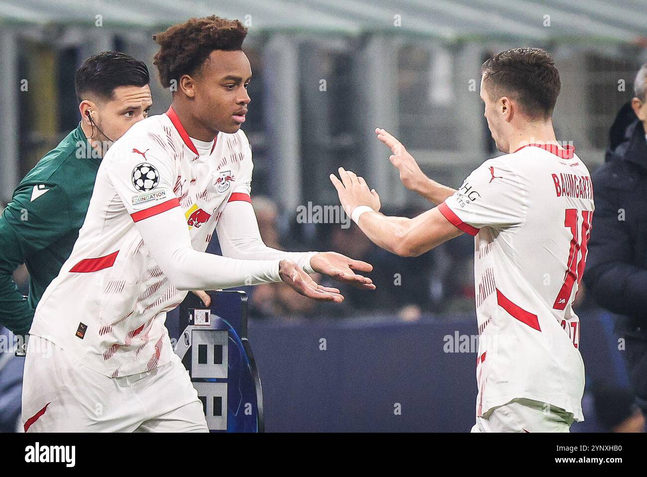 Mailand, Italie. November 2024. Assan OUEDRAOGO von RB Leipzig und Christoph BAUMGARTNER von RB Leipzig während des Fußballspiels UEFA Champions League, League Phase MD5 zwischen FC Internazionale und RB Leipzig am 26. November 2024 im Giuseppe-Meazza-Stadion in Mailand, Italien - Foto Matthieu Mirville (F Bertani)/DPPI Credit: DPPI Media/Alamy Live News Stockfoto