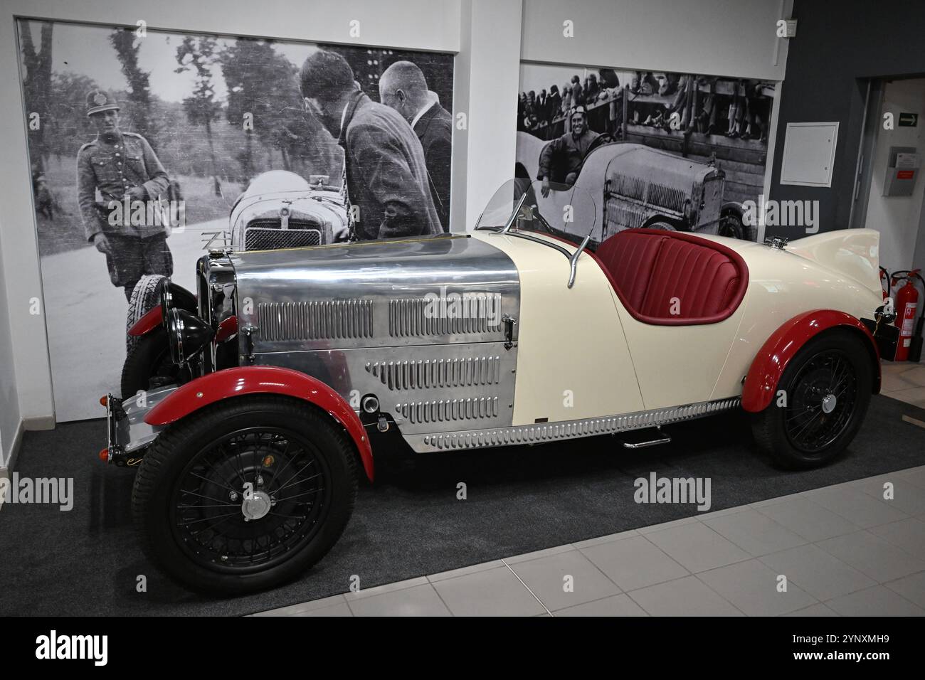 Brünn, Tschechische Republik. November 2024. Ausstellung mit dem Titel „Nase Zetky“ Unser „Z“ (historische Fahrzeuge, Oldtimer), hergestellt in Zbrojovka Brünn (Waffenarmee Brünn, Zetka) während des 100-jährigen Jubiläums der Herstellung des ersten Autos des Zbrojovka Brünn im Technischen Museum in Brünn, Tschechische Republik, 25. November. 2024. Abbildung Z 9 'Kadrmas'. Quelle: Vaclav Salek/CTK Photo/Alamy Live News Stockfoto