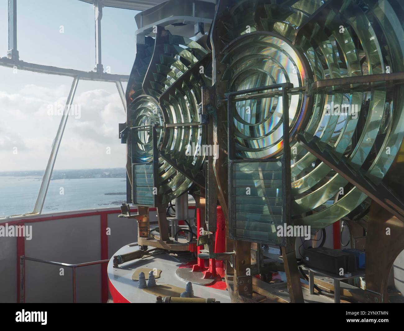 Fresnel-Linse im Leuchtturm von Gatteville, auch bekannt als Pointe de Barfleur Light, Normandie, Frankreich, Europa Stockfoto