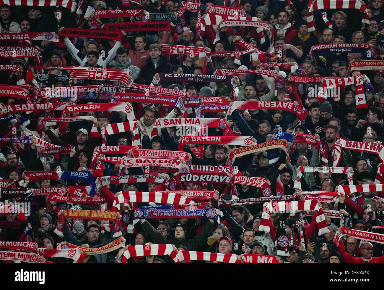 Allianz Areana, München, Deutschland. November 2024. Bayern München-Fans während eines Champions League-Spiels am 5. Spieltag, FC Bayern München gegen Paris Saint-Germain, bei Allianz Areana, München. Ulrik Pedersen/CSM/Alamy Live News Stockfoto