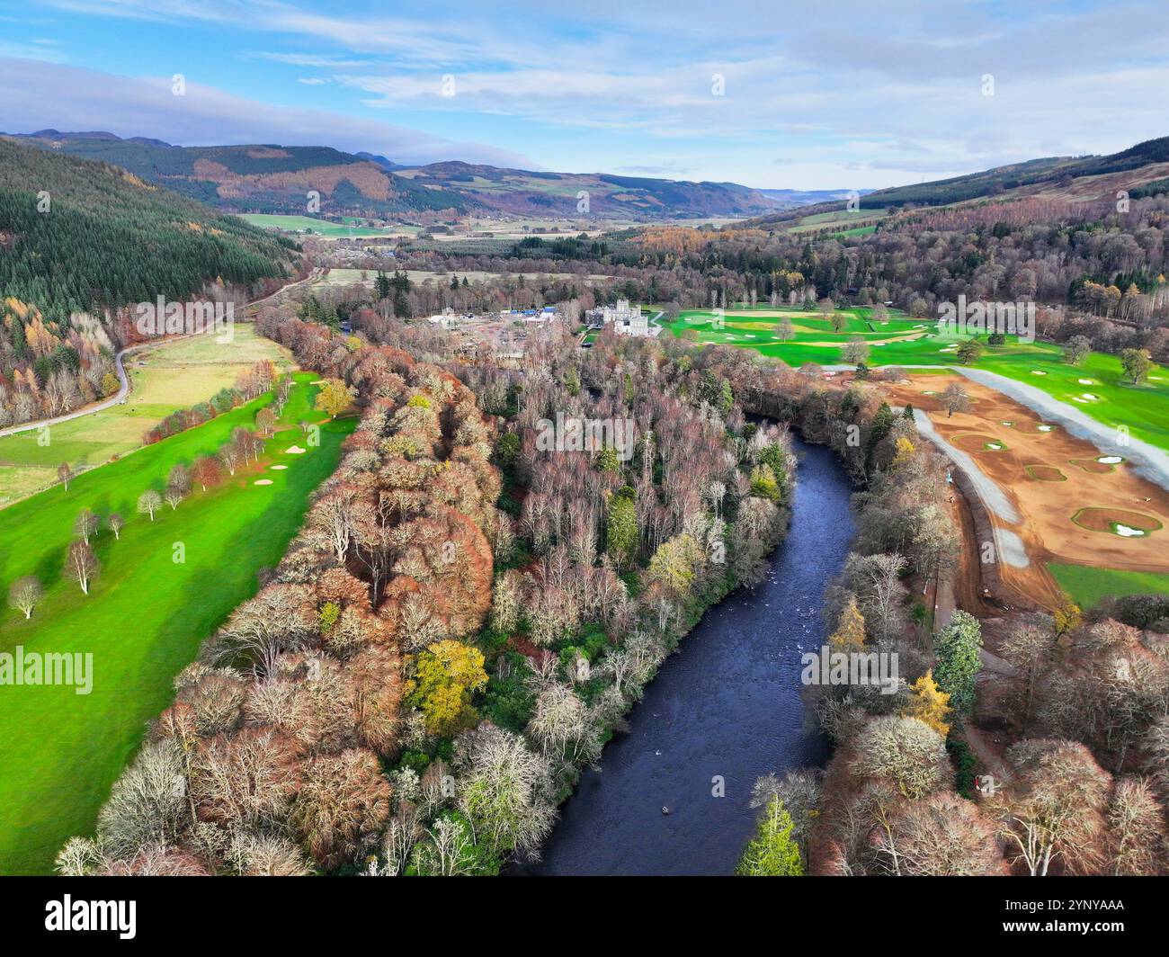 Drohnenansicht von Taymouth Castle Estate Kenmore aus der Vogelperspektive Stockfoto