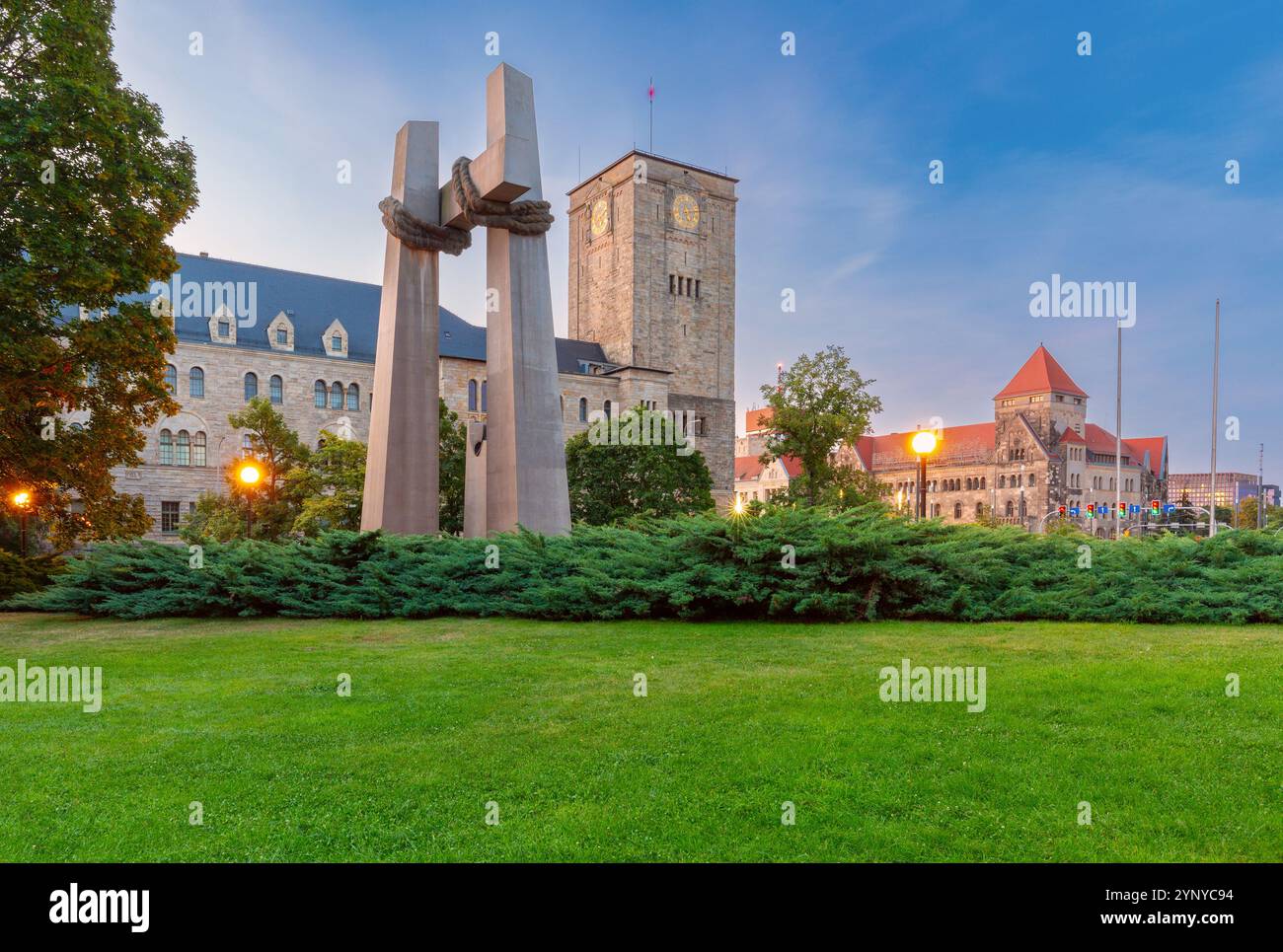 Blick auf den Turm der Kaiserlichen Burg in Posen am frühen Morgen, Polen, Stockfoto Blick auf den Turm der Kaiserlichen Burg in Posen am frühen Morgen, Polen, Stockfoto