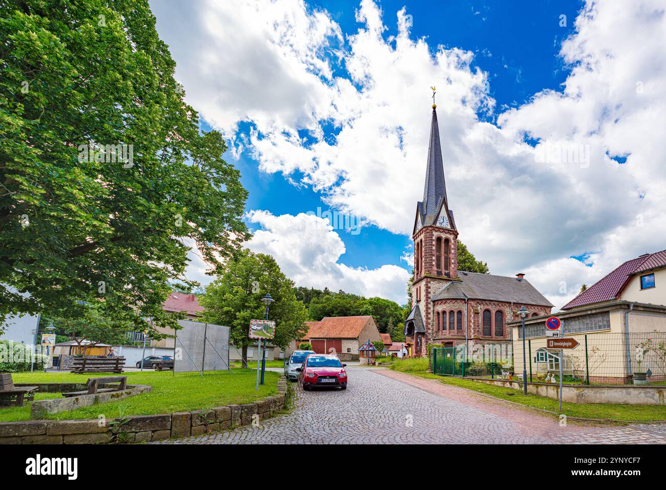 EISENACH, THÜRINGEN, DEUTSCHLAND - CA. JUNI 2024: Hoerschel an der Werra als Startpunkt des Rennsteigs in Thüringen. Stockfoto