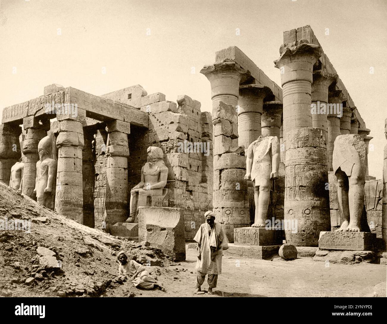 Ägypten Luxor le Tempel, Statuen Ramses - 1870-1875 Stockfoto