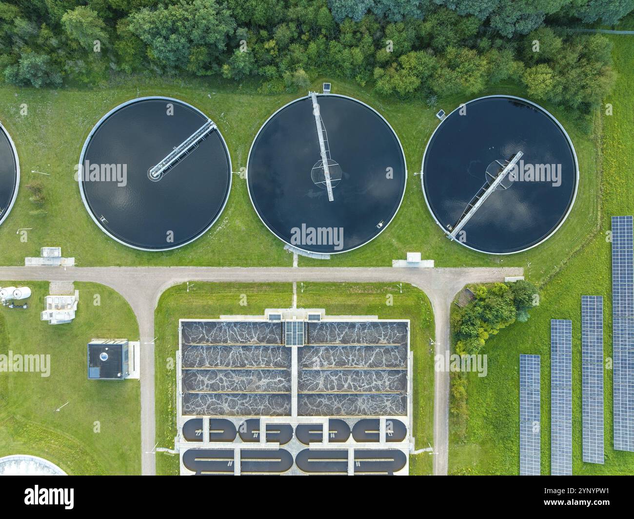 Luftaufnahme einer Kläranlage in den niederlanden Stockfoto