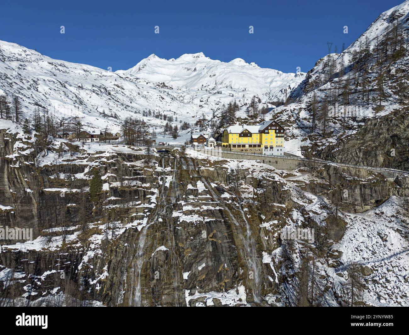 Landschaft des Toce Wasserfalls in den italienischen Alpen Stockfoto