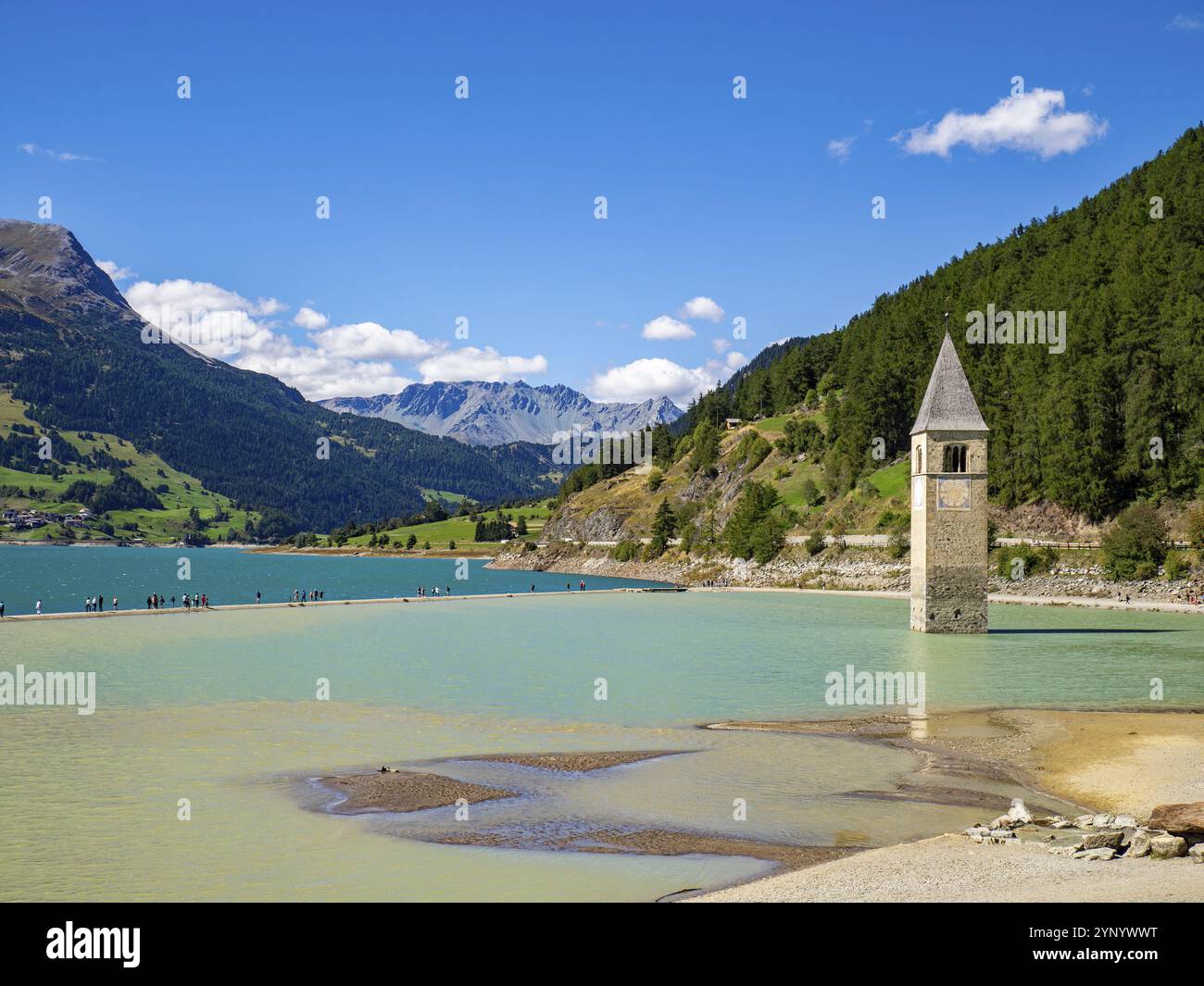Blick auf den Glockenturm im Reschensee Stockfoto