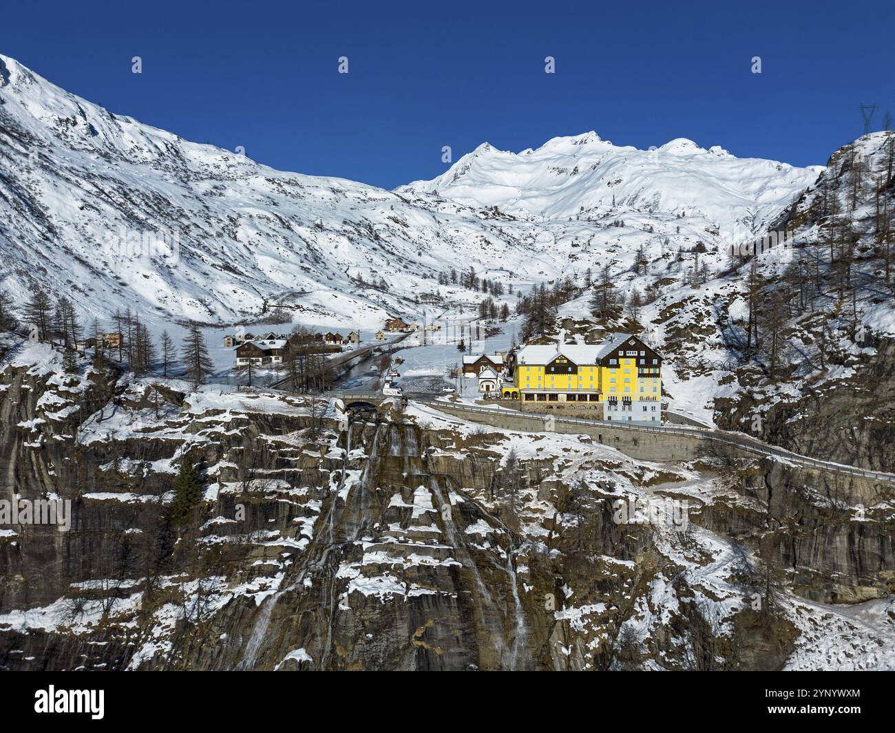 Landschaft des Toce Wasserfalls in den italienischen Alpen Stockfoto