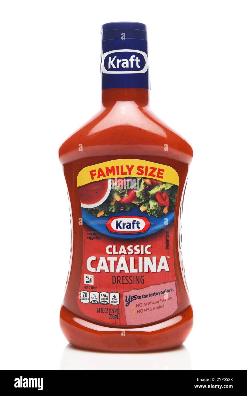 IRVINE, KALIFORNIEN - 27. November 2024: Eine Flasche Kraft Classic Catalina Dressing in Familiengröße. Stockfoto