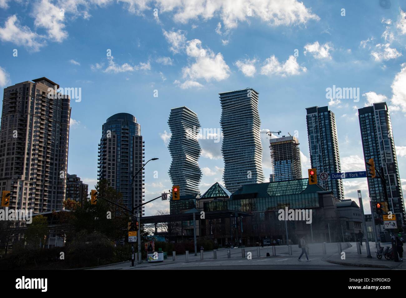 Hochhäuser im Square One Shopping Centre am City Centre Drive in Mississauga, Toronto, Ontario, Kanada Stockfoto