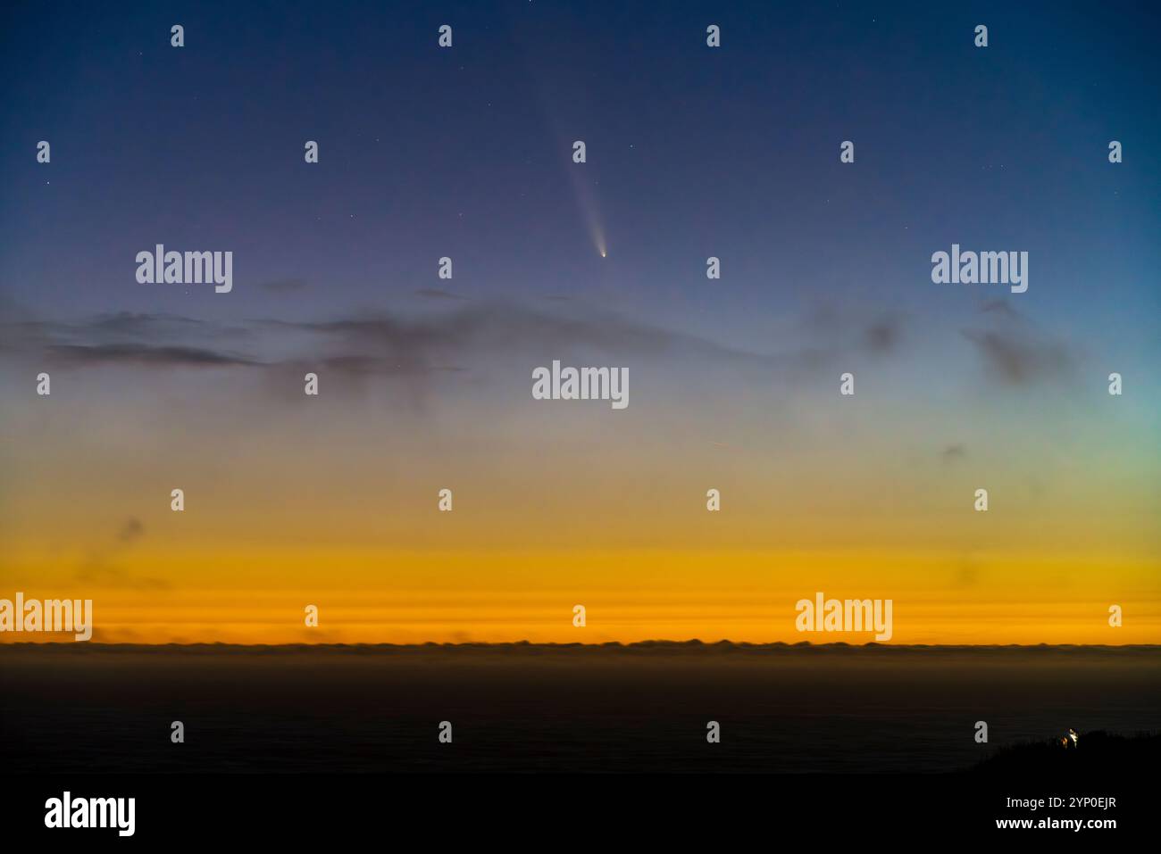 Der brillante Komet C2023 A3 Tsuchinshan-ATLAS, auch bekannt als Komet Tsuchinshan-ATLAS oder einfach Comet A3, besticht durch den Himmel über dem malerischen Kalifornien Stockfoto