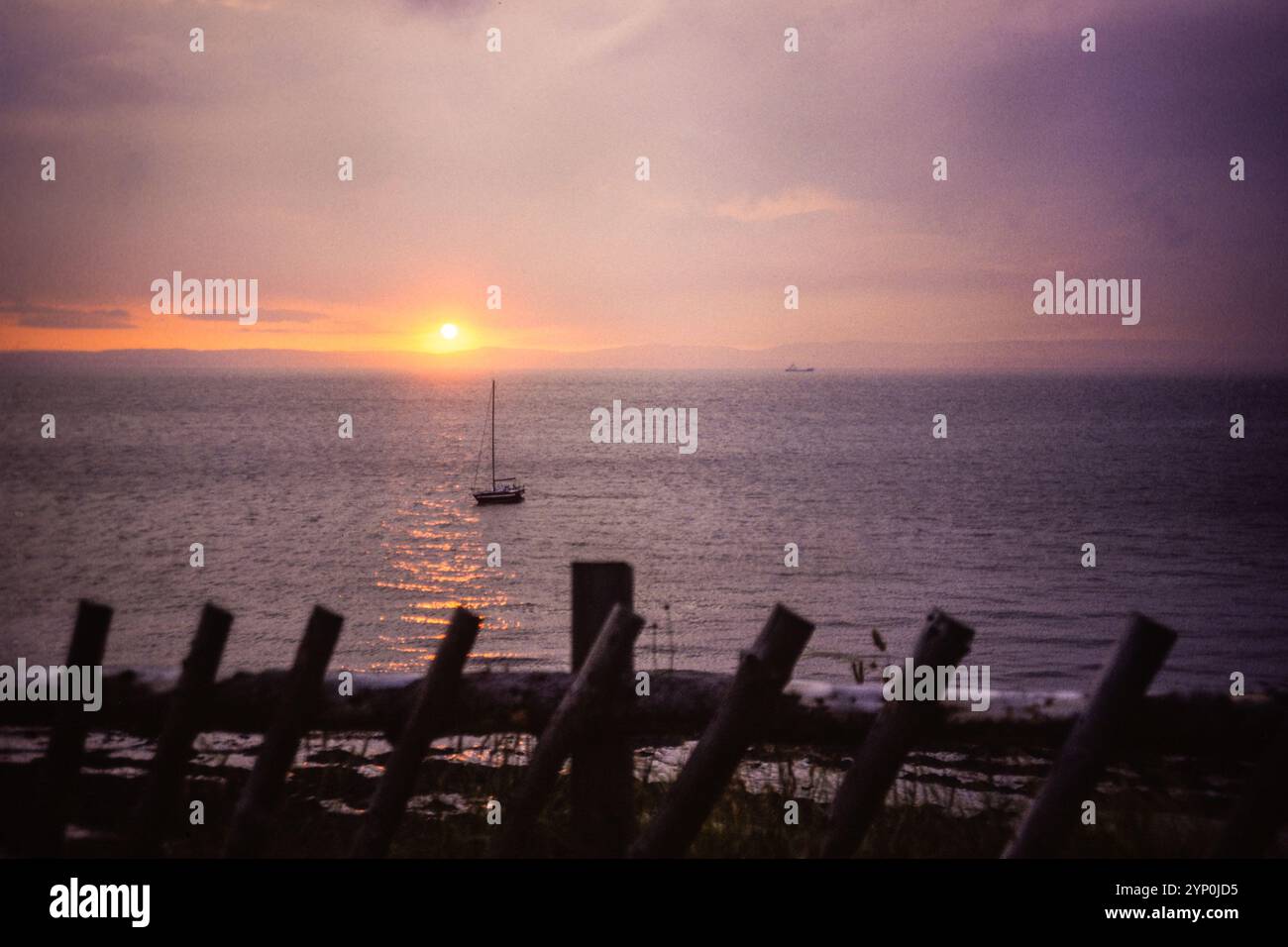 Vintage-Foto von einem Sonnenuntergang über dem Meer Stockfoto