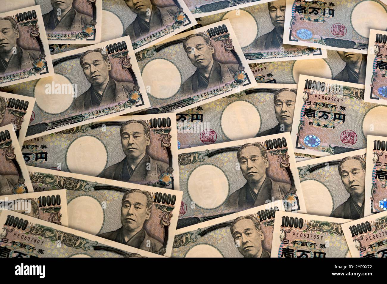 Muster des japanischen Yen in großen 10.000-Yen-Banknoten, die ein Hintergrundbild der Finanzen, des Handels, des Bankwesens, der Wirtschaft oder des Vermögens in Japan erzeugen. Stockfoto