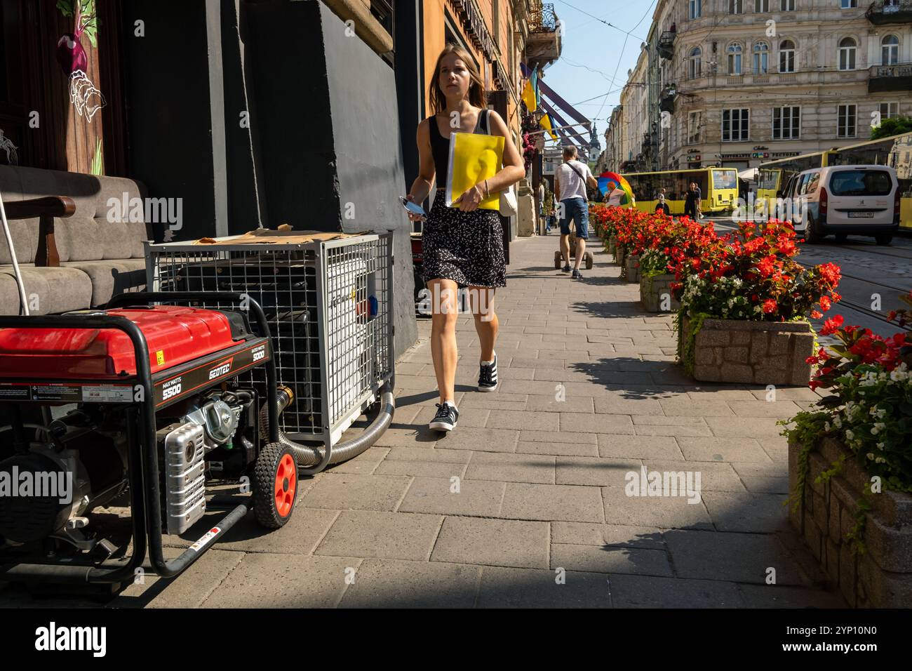 03.09.2024, Ukraine, Lemberg, Lemberg - Strom aus dem Generator für das Restaurant aufgrund von Stromausfällen durch Russlands Angriffe auf die Energie Stockfoto