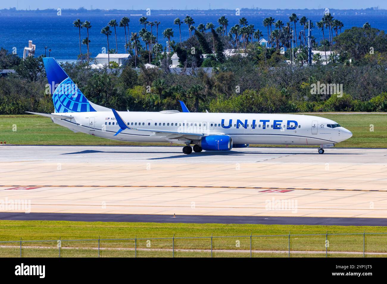 Tampa, Vereinigte Staaten - 17. Oktober 2024: United Airlines Boeing 737-900ER Flugzeug am Flughafen Tampa in den Vereinigten Staaten. Stockfoto