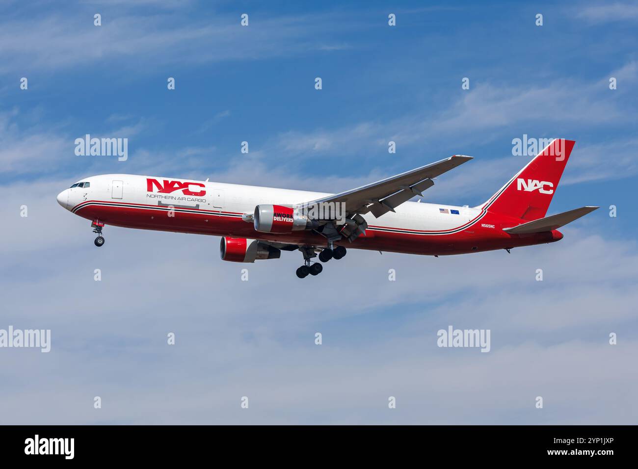 Los Angeles, USA - 11. Oktober 2024: Northern Air Cargo NAC Boeing 767-300ER BCF Flugzeug am Los Angeles International Airport in den USA Stockfoto
