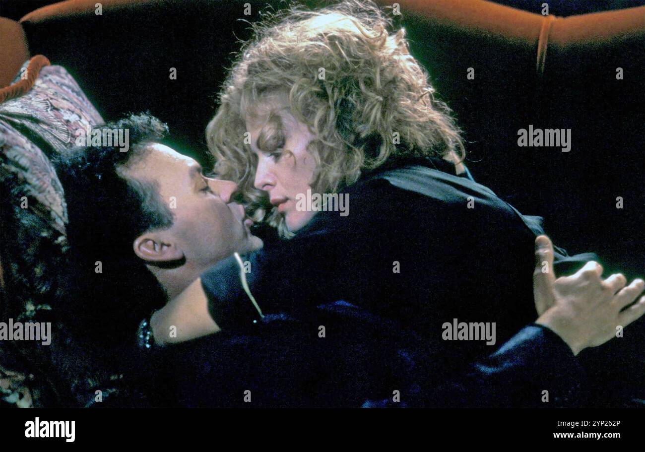 BATMAN KEHRT 1992 Warner Bros. Mit Michelle Pfeiffer als Selina Kyle/Catwoman und Michael Keaton als Bruce Wayne/Batman ZURÜCK Stockfoto