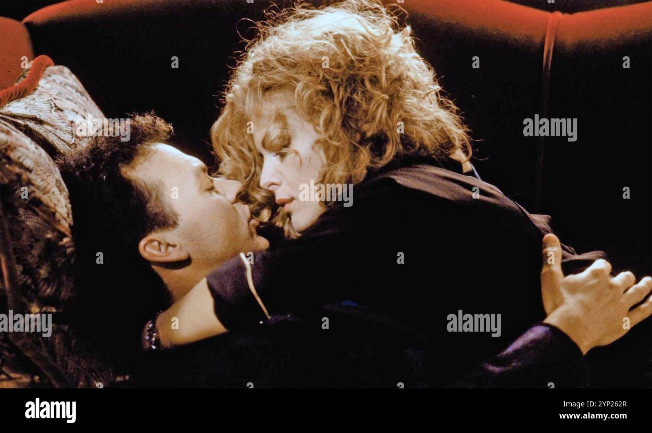 BATMAN KEHRT 1992 Warner Bros. Mit Michelle Pfeiffer als Selina Kyle/Catwoman und Michael Keaton als Bruce Wayne/Batman ZURÜCK Stockfoto