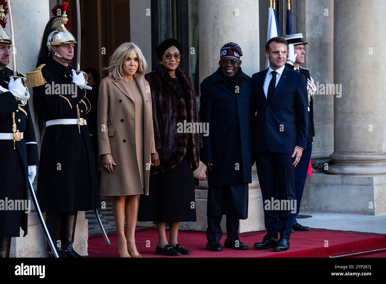 FRANKREICH-POLITIK-TOP-LEVEL-GIPFEL-NIGERIA-AFRIKA der französische Präsident Emmanuel Macron und First Lady Brigitte empfing Nigerias Präsidentin Bola Tinubo, der Frankreich zwei Tage in Begleitung der First Lady im Elysee Palace besucht. Am 28. November 2024 In Paris. PARIS ILE-DE-FRANCE FRANCE COPYRIGHT: XANDREAXSAVORANIXNERIX FRANCE-POLITICS-TOP LEVEL SUMMI ASAVORANINERI-23 Stockfoto