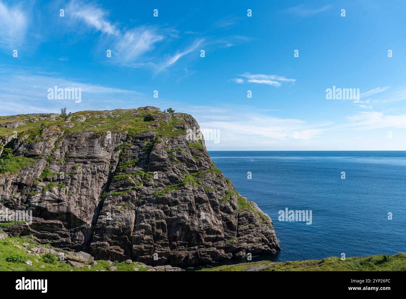 Landschaft nahe Andstabbvika Bay, im Hintergrund Vestfjord, A i Lofoten, Moskenesoy, Lofoten, Norwegen, Europa Stockfoto