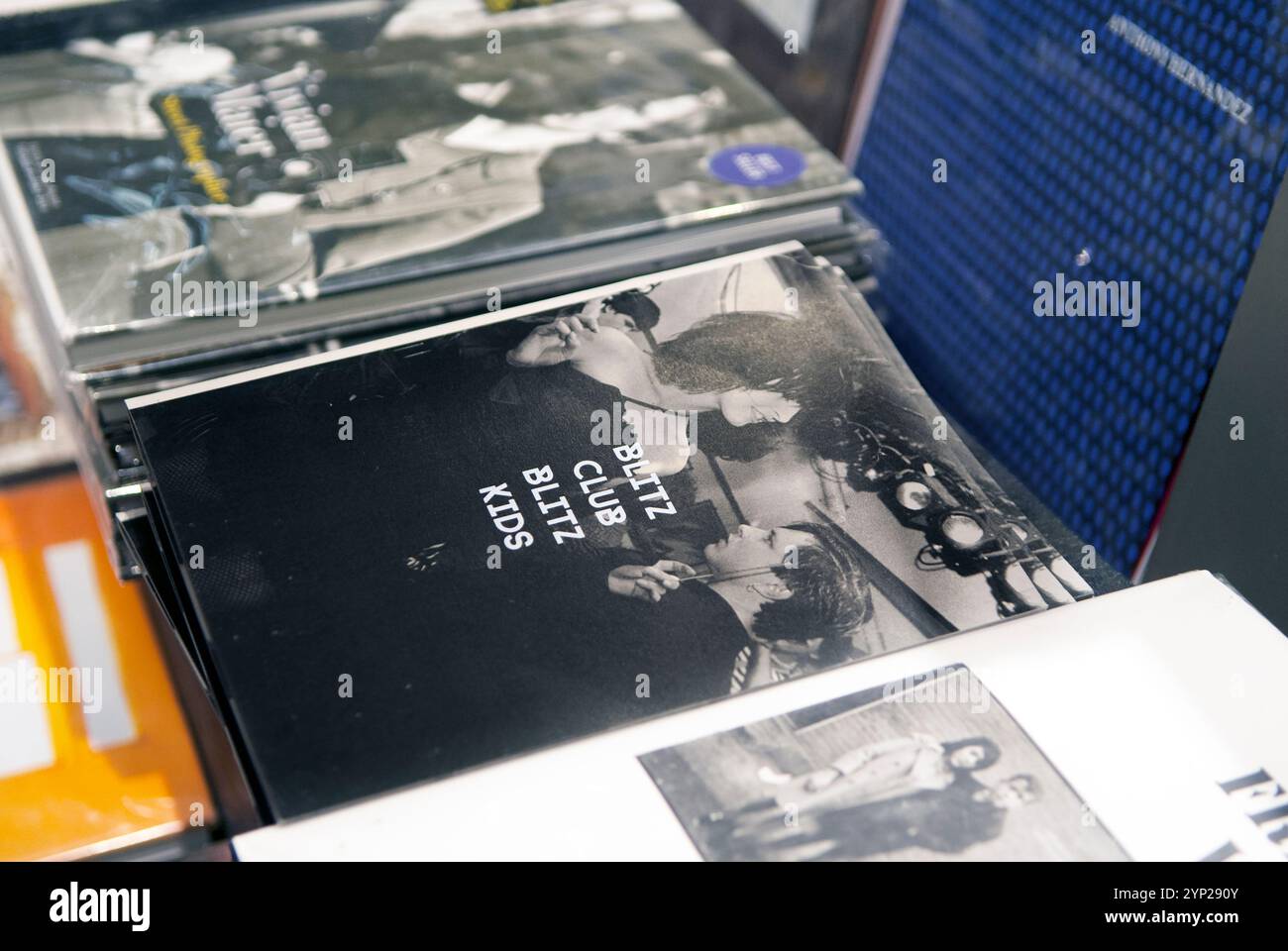 Blitz Club Blitz Kids Buch ein Foto-Zine von Poursuite Editions in Frankreich. London Buchläden im The Tate Modern 2017 2010s UK HOMER SYKES Stockfoto